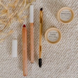 Vegan Zero Waste Black Mascara - Image 3